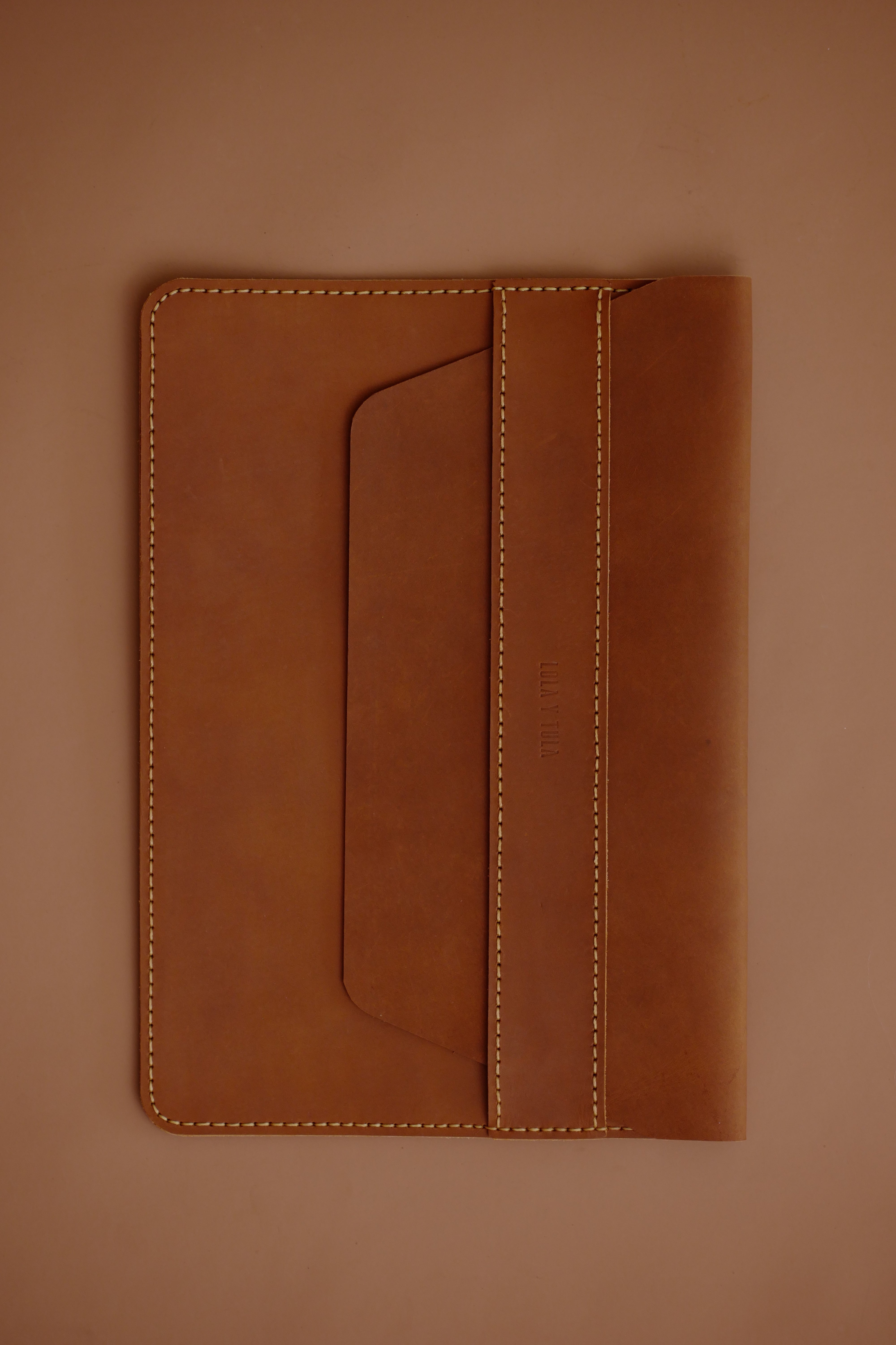 LEATHER LAPTOP SLEEVE // CAMEL