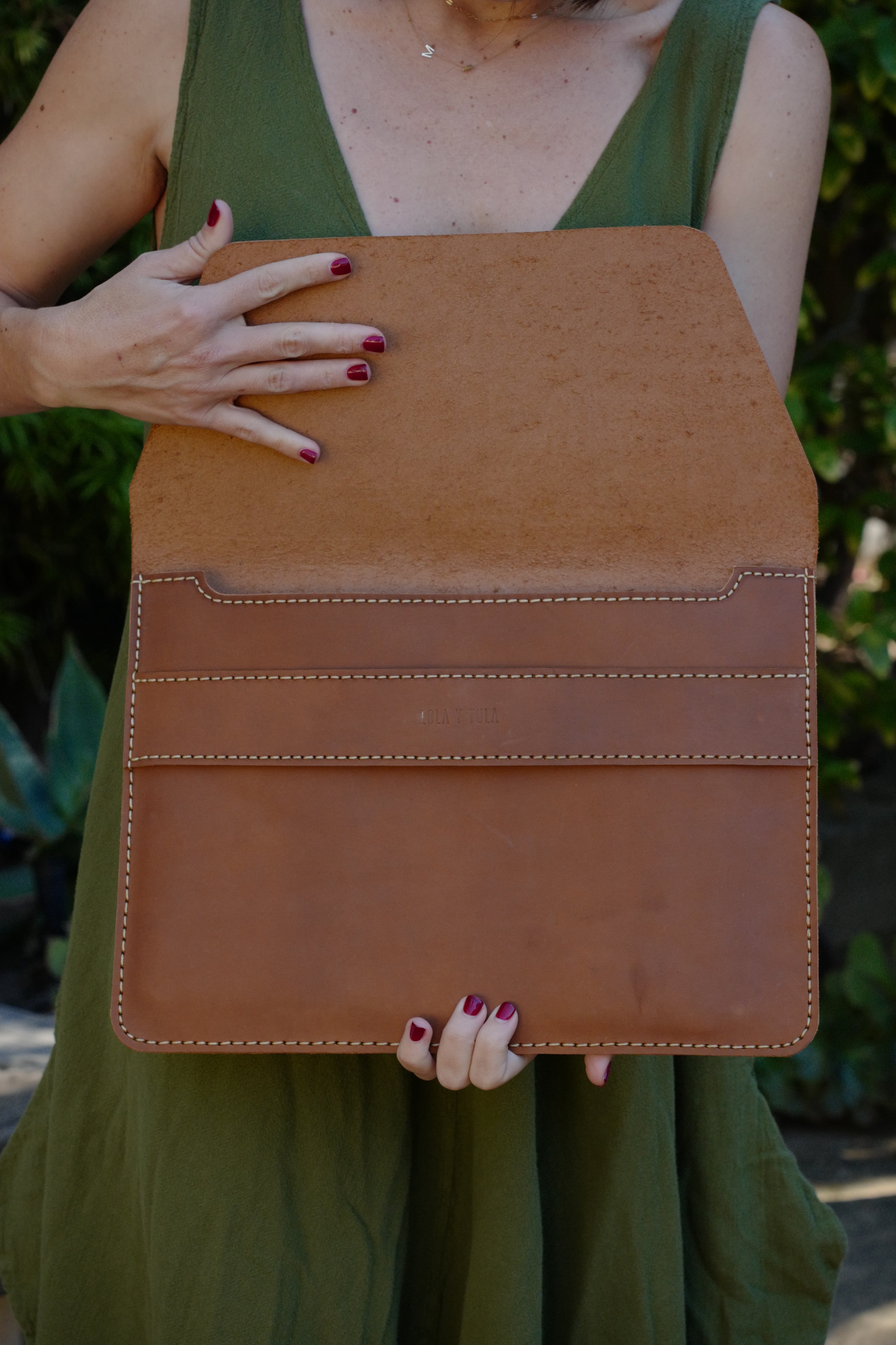 LEATHER LAPTOP SLEEVE // CAMEL