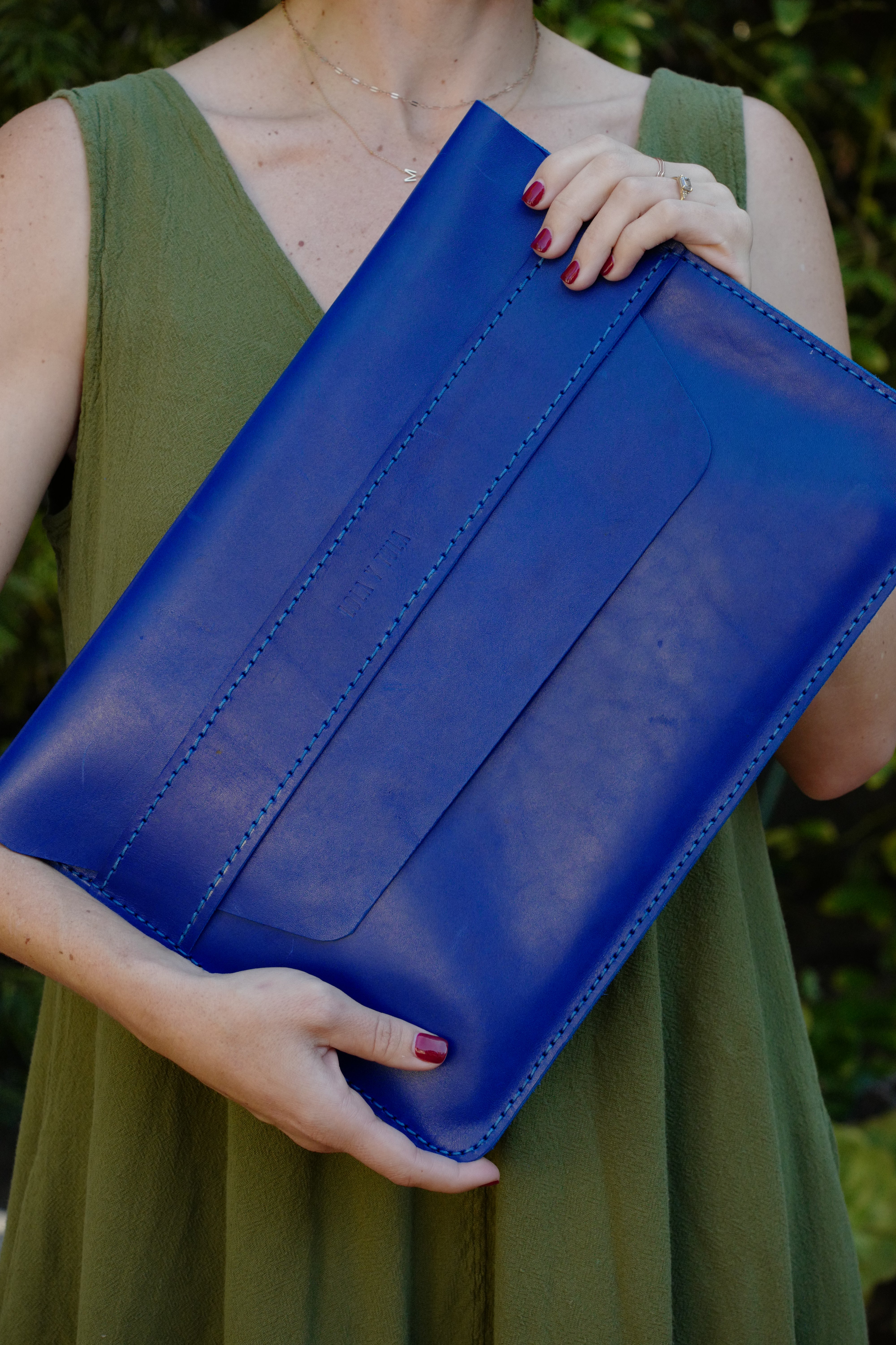 LEATHER LAPTOP SLEEVE// AZUL REY